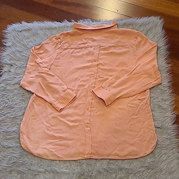 Chicos womens light orange soft rayon flowy button up back‎ long sleeve shirt - Picture 6 of 7